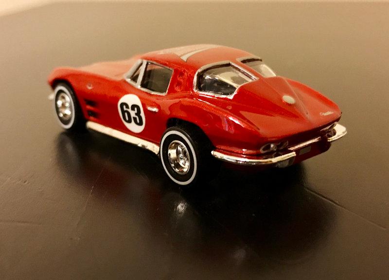 Illustration for article titled A Couple Little Red Corvettes